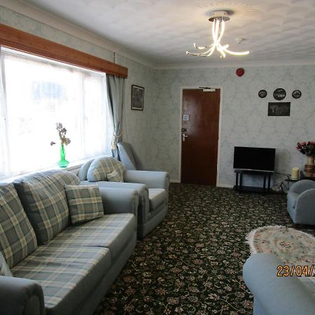 Tremains Guest House Бридженд Екстериор снимка