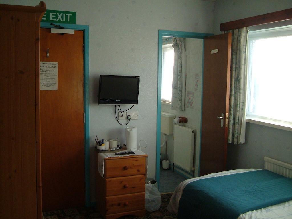 Tremains Guest House Бридженд Стая снимка