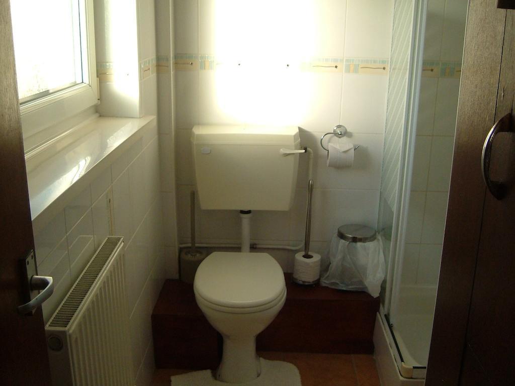 Tremains Guest House Бридженд Стая снимка