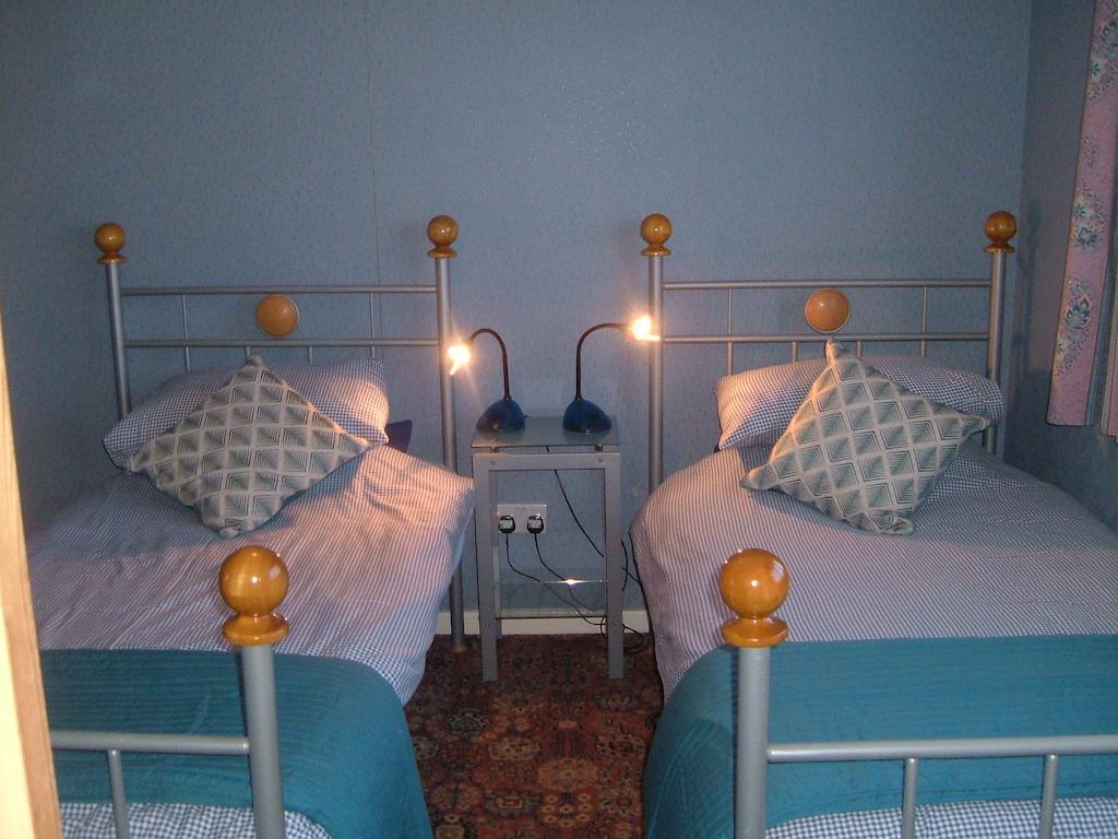 Tremains Guest House Бридженд Стая снимка