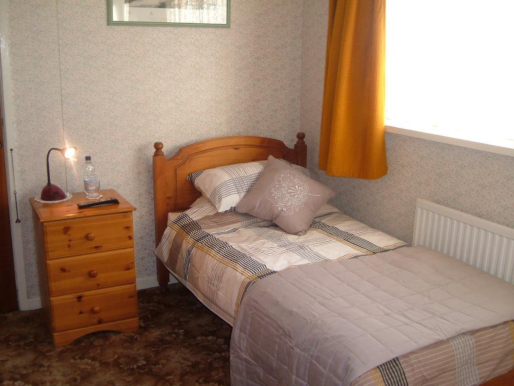 Tremains Guest House Бридженд Стая снимка