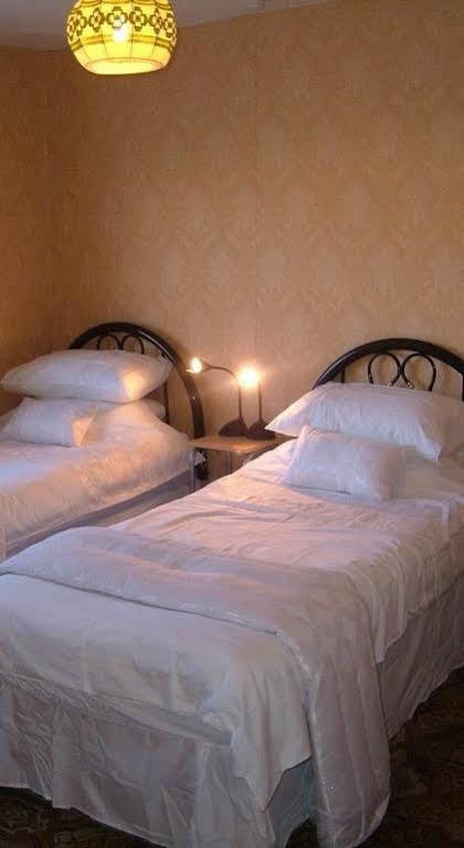 Tremains Guest House Бридженд Екстериор снимка